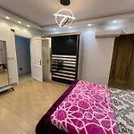 Modern Flat 3 Rooms And 2 Bathroom Amazing Location شقة فندقية حديثة و جديدة كاملة مدينة نصر بالقرب من ستي ستارز 2 غرف نوم 2 حمام وصالة و بلكونة