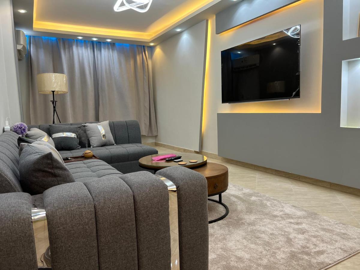 Apartment Modern Stars Nasr Apartment: 3 Rooms, 2 Baths, Balcony Cairo