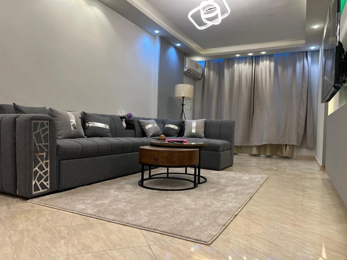Apartment Modern Stars Nasr Apartment: 3 Rooms, 2 Baths, Balcony